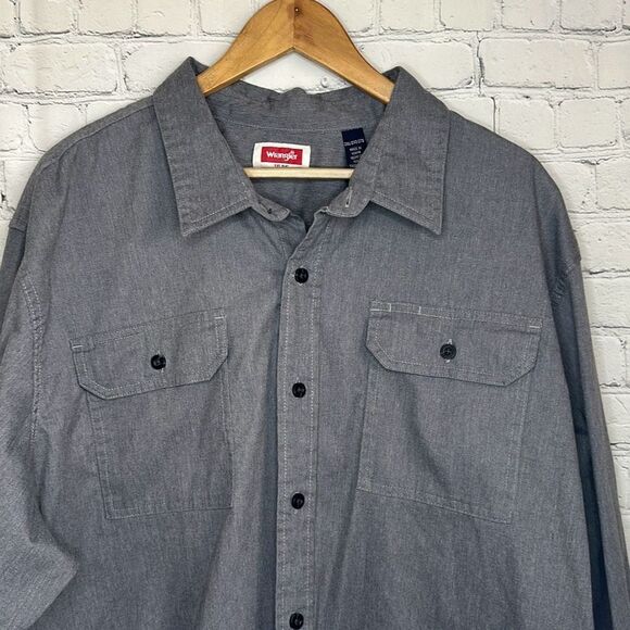 Wrangler Mens Size 2XL Relaxed Fit Button Up Shirt Chambray Gray - Picture 2 of 10